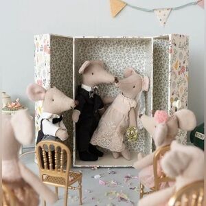 NWT Retired Maileg Wedding Mice in Wardrobe Box